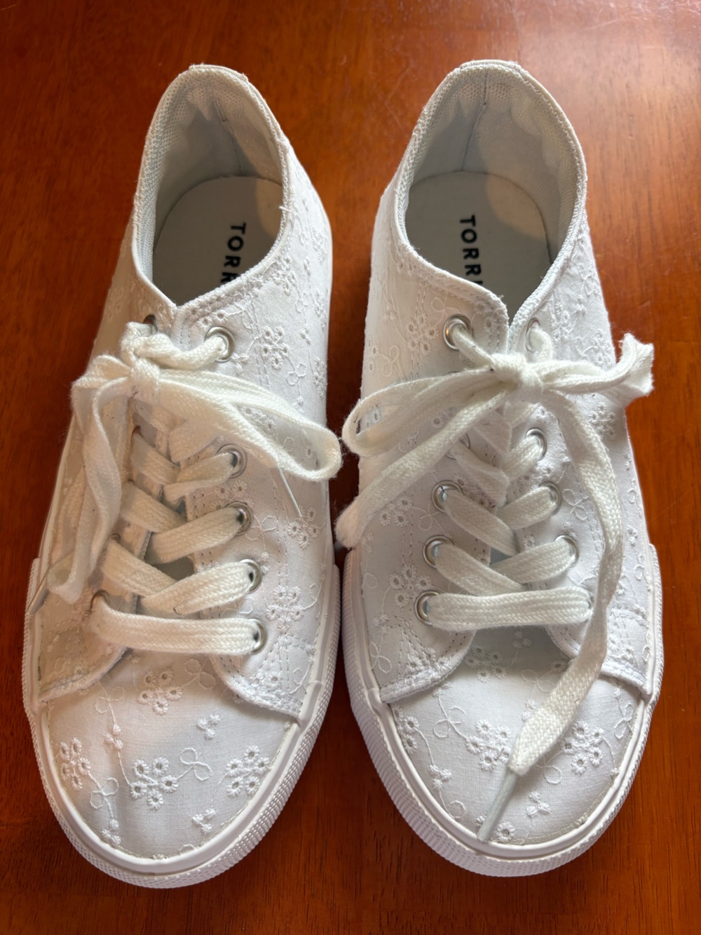 Torrid White Floral Eyelet Lace Sneakers Size 7.5 Wide